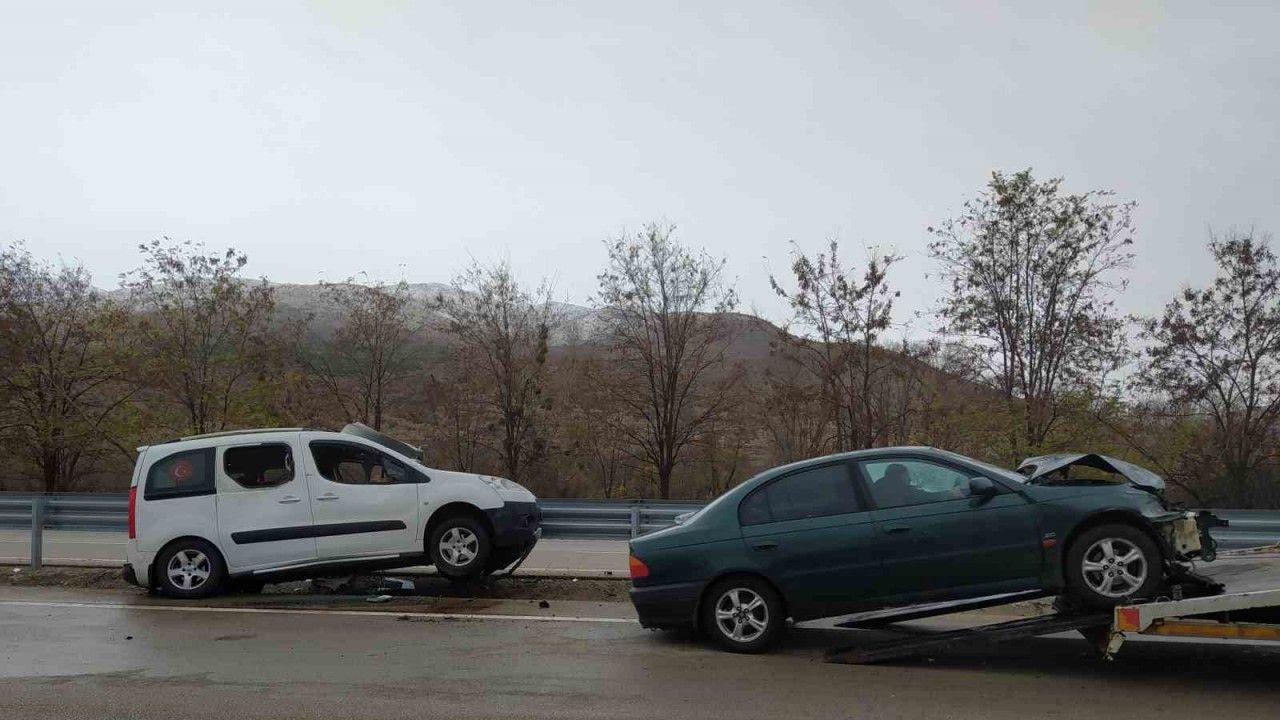 Gizli Buzlanma Faciası: Çankırı'da D100 Karayolunda Meydana Gelen Kazalarda 4 Kişi Yaralandı