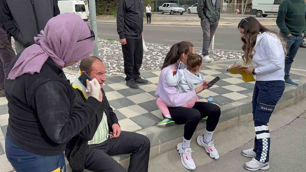 Milli voleybolcu ve kızı kazayı burnu kanamadan atlattı