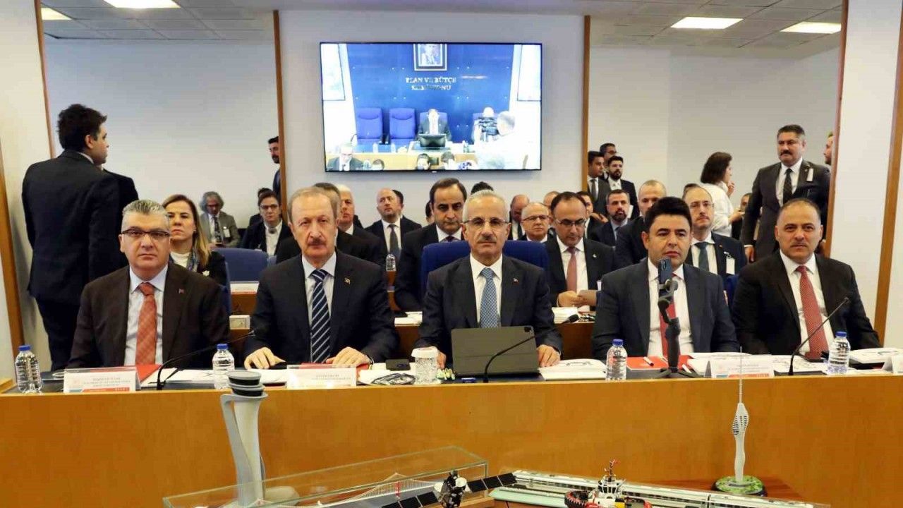 Ulaştırma ve Altyapı Bakanı Uraloğlu'ndan 2024 Yılı Bütçe Sunumu