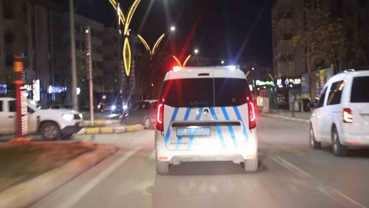 Aksaray'da 14 Yaşındaki Çocuk, Babasının Arabasını Kaçırdı ve Emniyeti Alarm Moduna Geçirdi