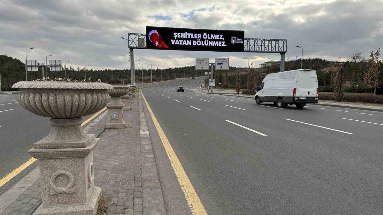 Ankara'da “Şehitler Ölmez Vatan Bölünmez” Yazıları