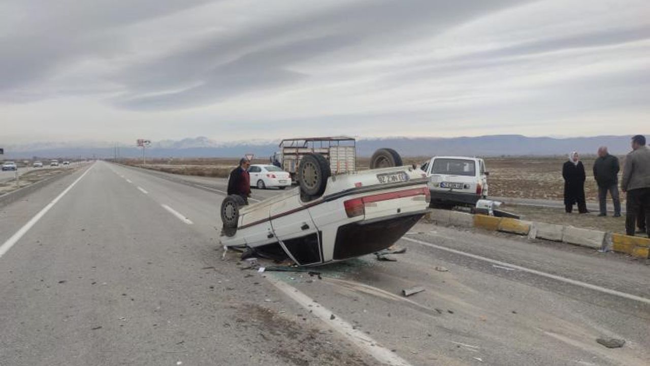 Ereğli'de İki Otomobil Çarpıştı: 8 Kişi Yaralı