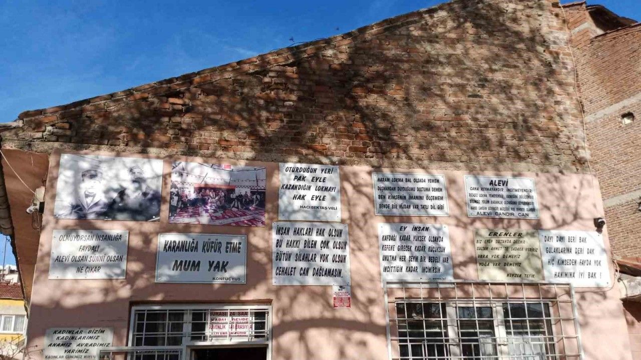 Eskişehir'de Esnaf, Duvarına Yazdığı Sözlerle Birlik Ve Beraberliği Hatırlatıyor