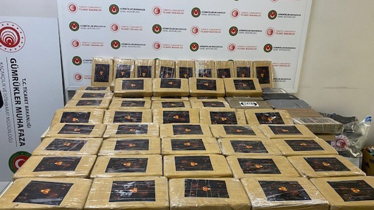 Mersin Limanı'nda Gümrük Muhafaza Ekiplerinin Operasyonunda 77 Kilogram Kokain Ele Geçirildi