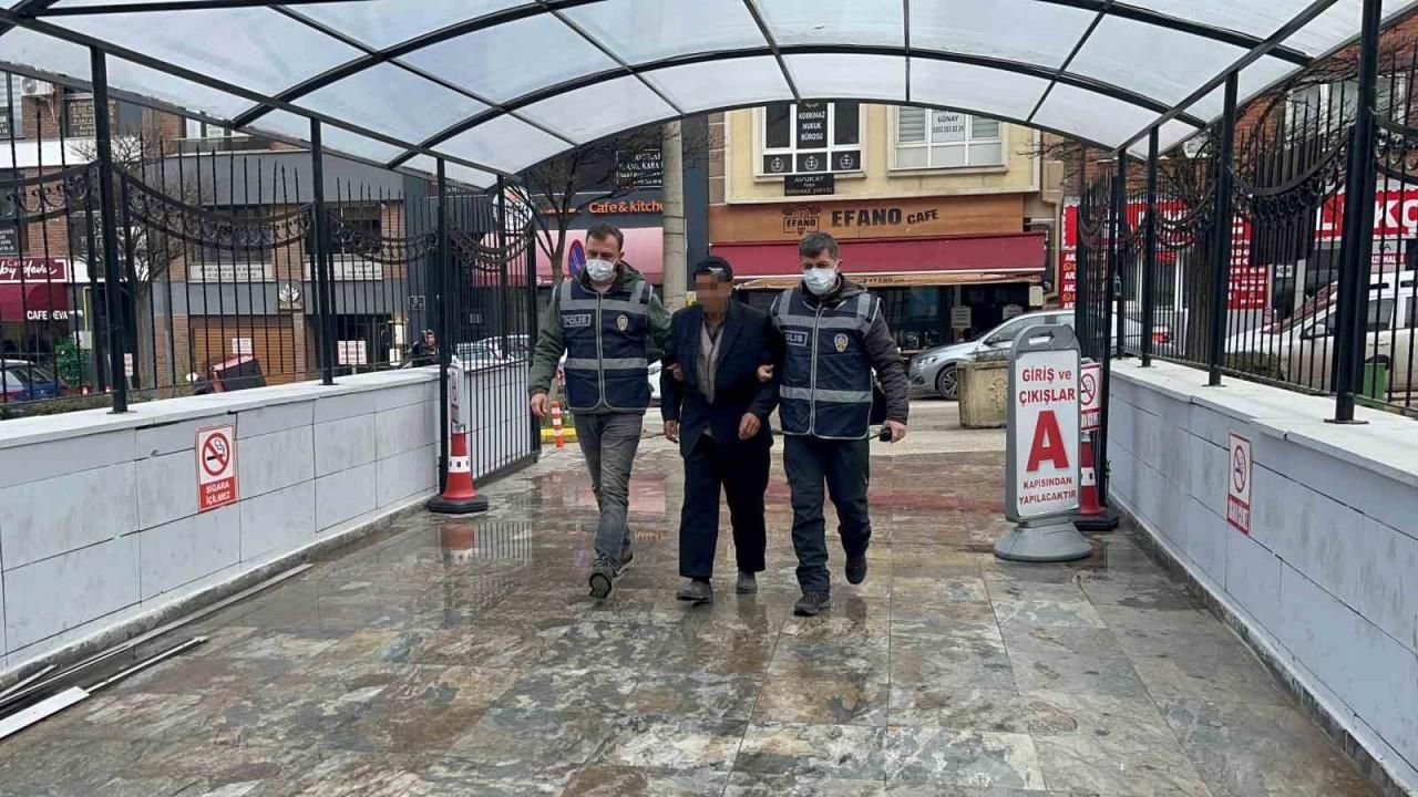 Türk Bayrağını Koparıp Geri Dönüşüm Atıklarının Olduğu Poşete Atan Şahıs Yakalanarak Adliye'de Sevk Edildi