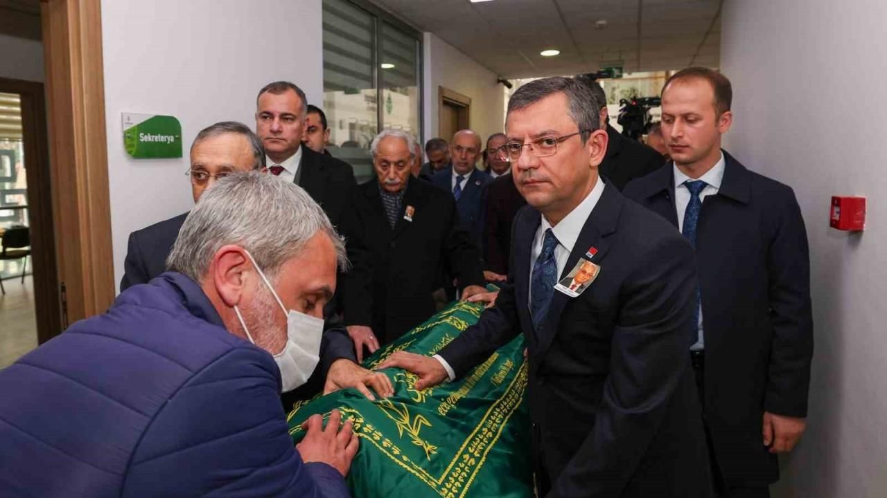 CHP Genel Başkanı Özel, Cenaze Törenine Katıldı