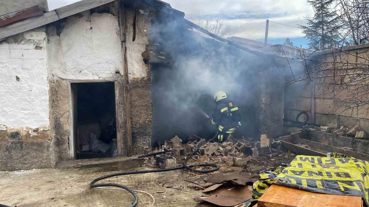 Konya'da Müstakil Evin Aşhanesinde Yangın: İtfaiye Ekipleri Müdahale Etti