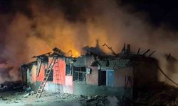 Sivas’ta Korkutan Yangında Bir Ev Tamamen Yandı