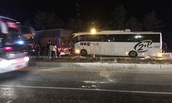 Yolcu Otobüsü Tıra Çarptı 11 Kişi Yaralandı