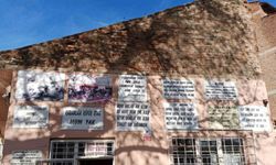Eskişehir'de Esnaf, Duvarına Yazdığı Sözlerle Birlik Ve Beraberliği Hatırlatıyor