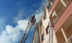 Sivas'ta Ev Yangını: 3 Kişi Dumandan Etkilendi