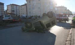 Sivas'ta Trafik Kazası: Araç Ters Döndü, 2 Yaralı