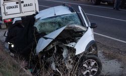 Kafa Kafaya Çarpışan Otomobillerde Acı Son: 1 Ölü, 2 Yaralı