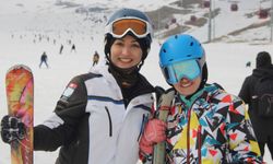 Kayak Severler Erciyes'e Akın Etti: Pistler Doldu Taştı