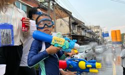 Tayland'da Su Savaşı Başladı: Songkran Festivali Renkli Görüntülerle Kutlanıyor