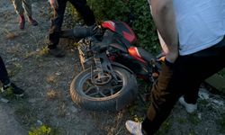Kamyonet ve Motosiklet Kafa Kafaya Çarpıştı: Sürücü Olay Yerinden Kaçtı!
