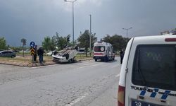 Kayseri'de Kazada 3 Kişi Yaralandı, Araç Ters Döndü