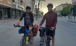 Bisikletle Türkiye Turuna Çıkan Çift Meke Gölünde Kamp Yaptı