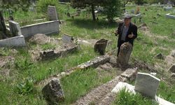 Sivas'ta Gizemli Mezar: Kimin Mezarı Olduğu Bilinmiyor
