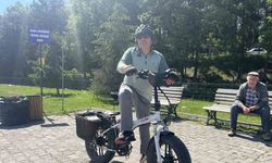 Emekli Asker Bisikletiyle Sokak Hayvanlarına Umut Oluyor