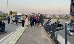 Eskişehir'de Trafik Kazası: Araç Duvara Çarpıp Takla Attı, Demirler Oyun Alanına Düştü