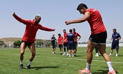 Sivasspor'da Eğlenceli Antrenman: Futbolcular "Erik Dalı" Oynadı