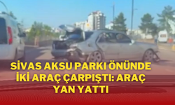 Sivas Aksu Parkı Önünde İki Araç Çarpıştı: Araç Yan Yattı