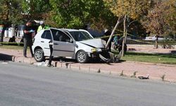 Konya'da Kalp Krizi Geçiren Sürücü Ağaca Çarptı