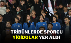 TRİBÜNLERDE SPORCU YİĞİDOLAR YER ALDI