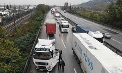 Anadolu Otoyolu'nda Tır ile Otobüs Çarpıştı: İstanbul İstikametinde Trafik Durdu