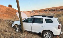 Elazığ'da Otomobil Şarampole Yuvarlandı: 3 Yaralı