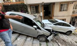 İzmir'de Alkollü Sürücünün Kazası: Park Halindeki Araçlar ve Binalar Hasar Gördü