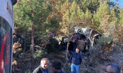 Burdur’da Freni Patlayan Kamyon Uçuruma Uçtu, Sürücü Ağır Yaralandı