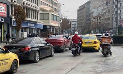 Eskişehir’de Binanın Yıkımı Nedeniyle Şair Fuzuli Caddesi Trafiğe Kapatıldı