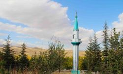 Kahramanmaraş’ta Depremde Yıkılan Caminin Minaresi Ayakta Kaldı