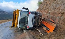 Karabük'te Tuzlama Aracı Devrildi: 2 Yaralı