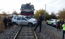 Malatya’da Yük Treni ile Hafif Ticari Araç Çarpıştı: 2 Yaralı