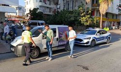 Manavgat’ta Motosikletin Araçlara Çarpması Sonucu Sürücü Yaralandı