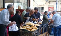 Mersin’de Fırıncılar Arası Rekabet, 4 TL’lik Ekmek Kuyruğuna Neden Oldu