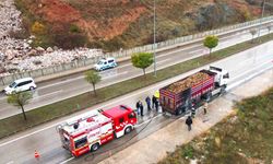 Tokat’ta Tırda Yangın Çıktı, İtfaiye Ekipleri Müdahale Etti