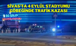 Sivas'ta 4 Eylül Stadyumu Göbeğinde Trafik Kazası