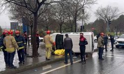 Beyoğlu’nda Polis Aracıyla Ticari Araç Çarpıştı: Kadın Sıkıştı