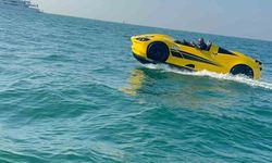 Dubai’de Ferrari Görünümlü Jet Ski Eğlencesi Dikkat Çekti