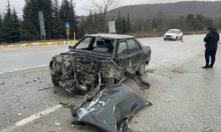 Eskişehir’de Kavşakta Kaza: 1 Yaralı, 2 Araç Kullanılamaz Hale Geldi