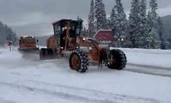 Ilgaz Dağı’nda Kar Yağışı Etkili Oldu, Ekipler Küreme Çalışması Yaptı