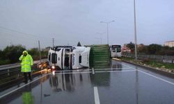 Mersin Silifke’de Tır Devrildi, Sürücü Yaralandı