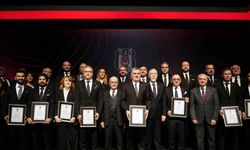 Beşiktaş'ta Başkan Serdal Adalı ve Yönetim Kurulu Mazbatalarını Aldı