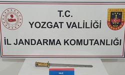 ozgat’ın Yerköy İlçesinde Jandarmadan Şüpheli Araç Operasyonu: Fişek ve Kılıç Ele Geçirildi