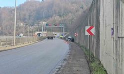 Zonguldak’ta Trafik Kazası: Ters Yönden Gelen Araca Çarpmamak İçin İstinat Duvarına Çarptı