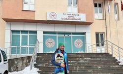 Artvin’de Snowbordla İşe Gitti! Kar Yağışı Yolda Sıradışı Bir Yolculuğa Dönüştü